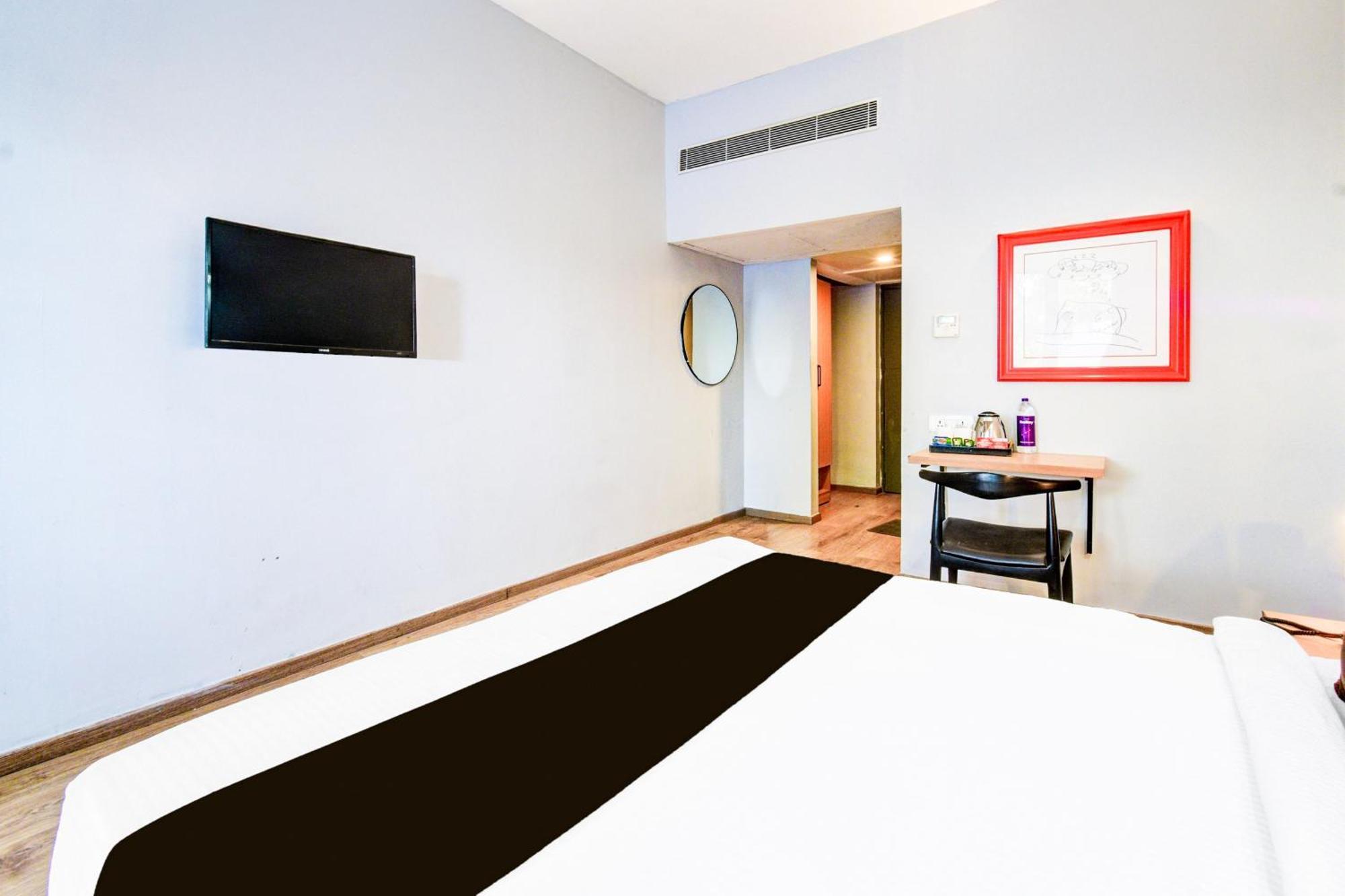 Super Townhouse Lakdikapul Hotel Hyderabad Ngoại thất bức ảnh