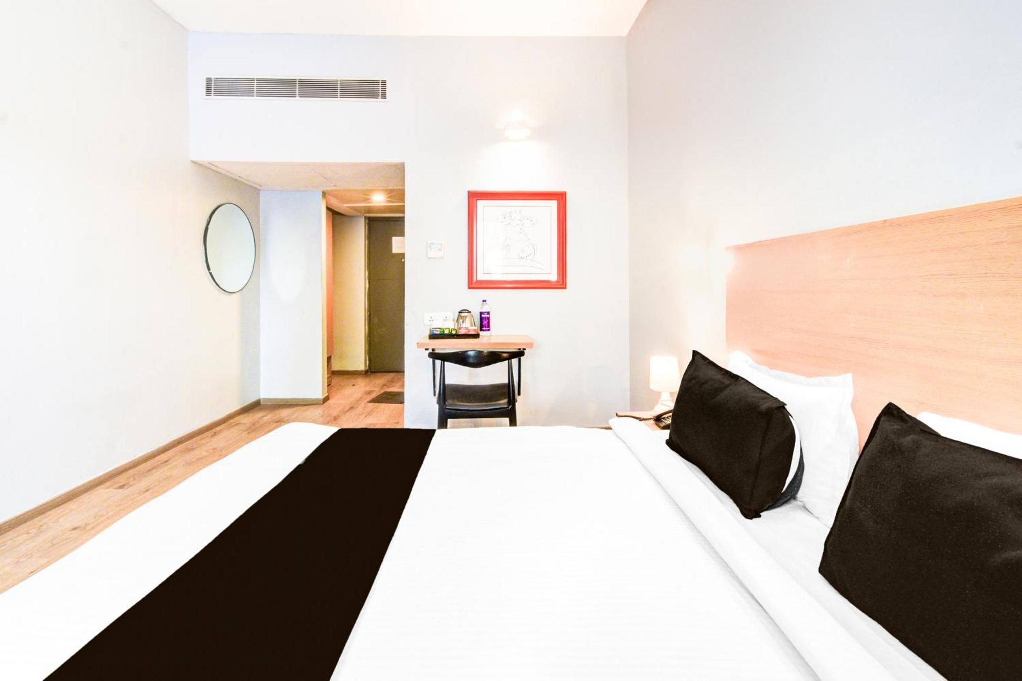 Super Townhouse Lakdikapul Hotel Hyderabad Ngoại thất bức ảnh
